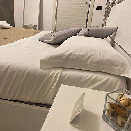 Montesantogroup Amalfi Room Napoli Bagian luar foto