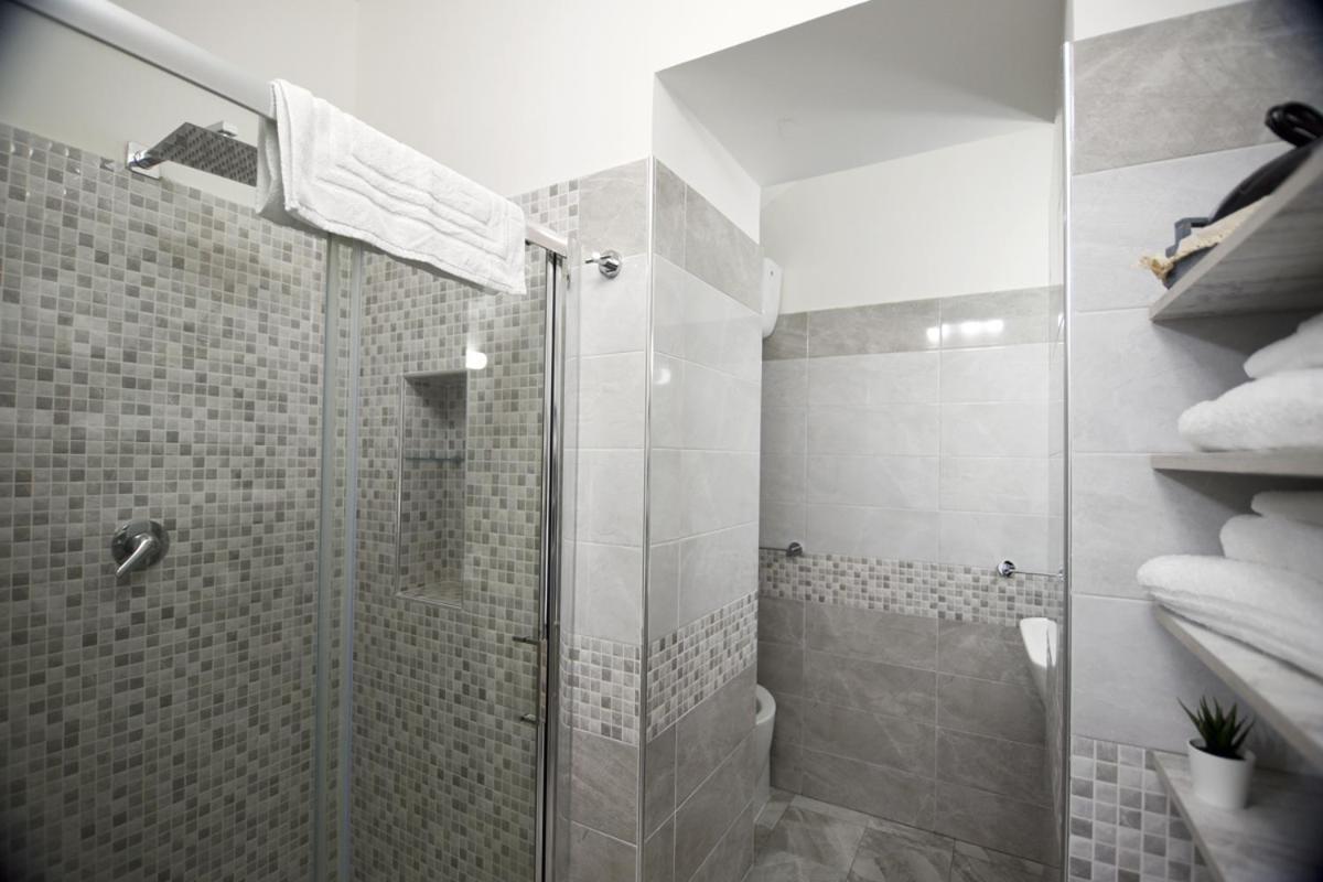Montesantogroup Amalfi Room Napoli Bagian luar foto