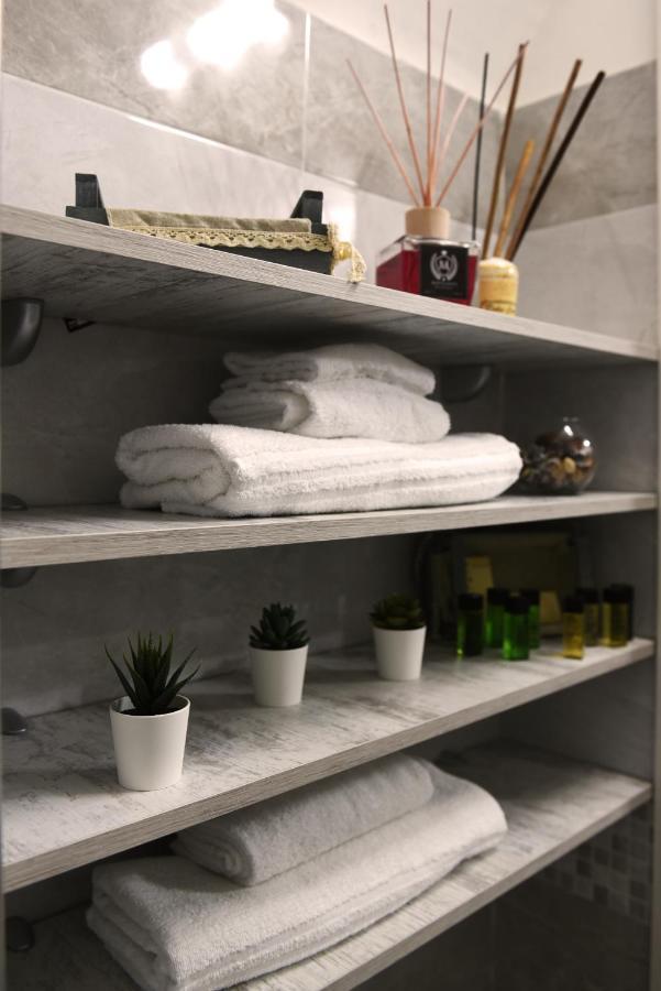 Montesantogroup Amalfi Room Napoli Bagian luar foto