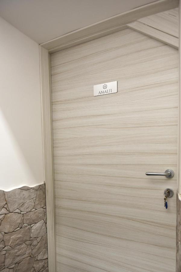 Montesantogroup Amalfi Room Napoli Bagian luar foto
